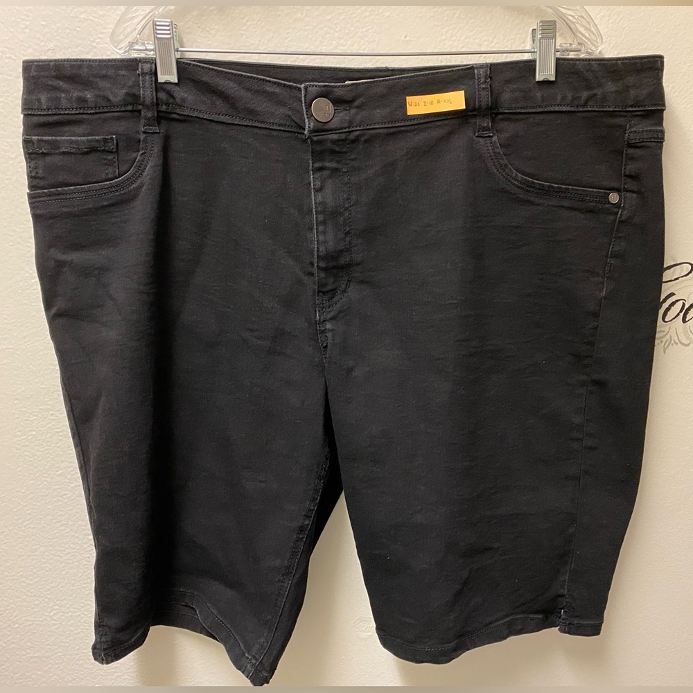 3/$50 EUC Cute denim bermuda shorts by d. jeans! 22W